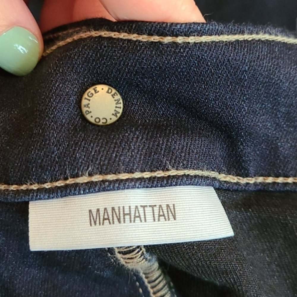 🌟Host Pick🌟 Never Worn: PAIGE Manhattan Bootcut Jeans dark wash and classic - Picture 14 of 15